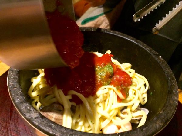 kiteretsu食堂・トマトのパスタ魔法の泡チーズ3